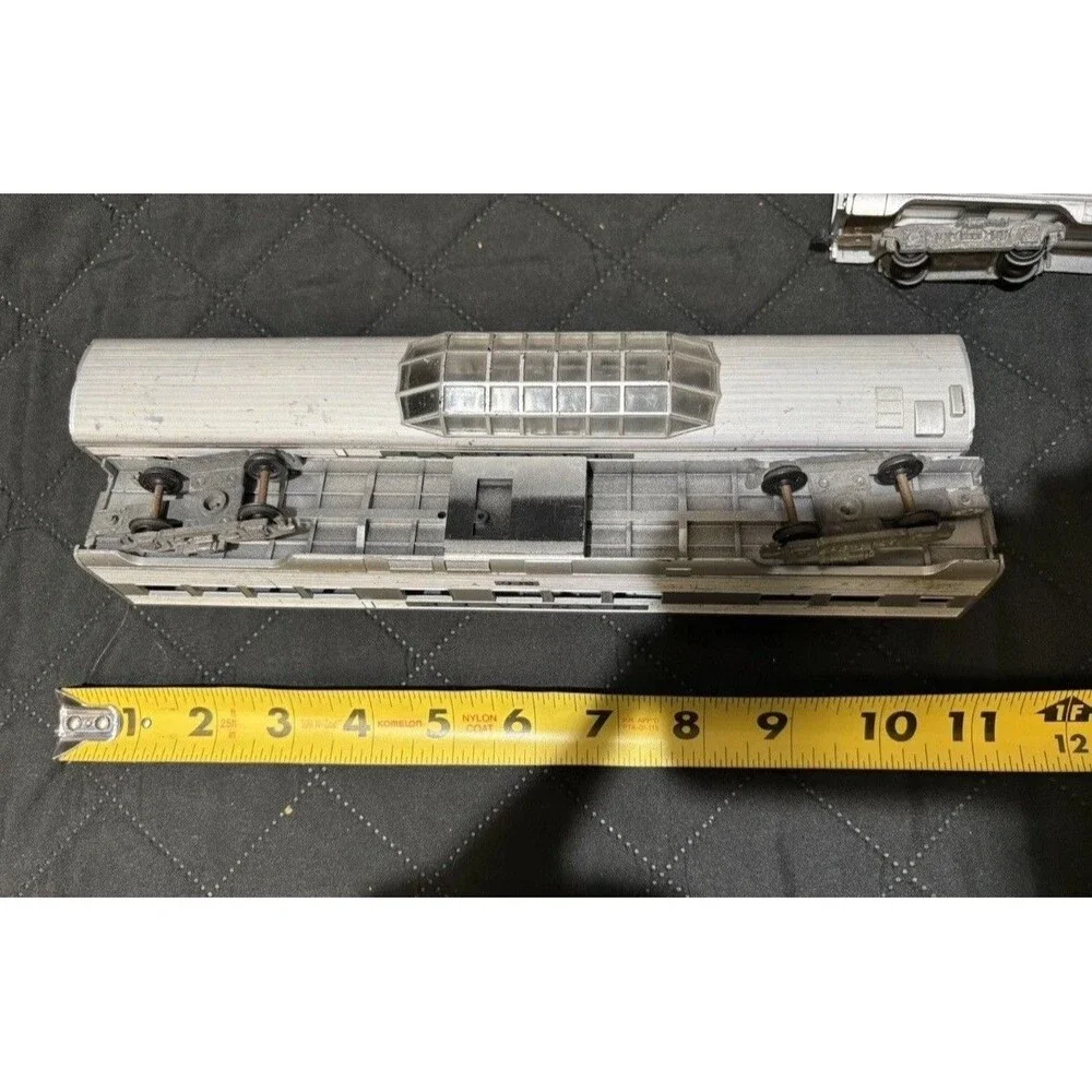 Vintage Tyco HO Scale Santa Fe Warbonnet F9 Locomotive 4015 & 7 Passenger Cars
